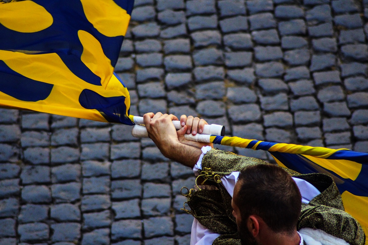 larte-di-dipingere-con-i-fiori-torna-a-colorare-acquapendente-per-ledizione-2018-della-festa-dei-pugnaloni