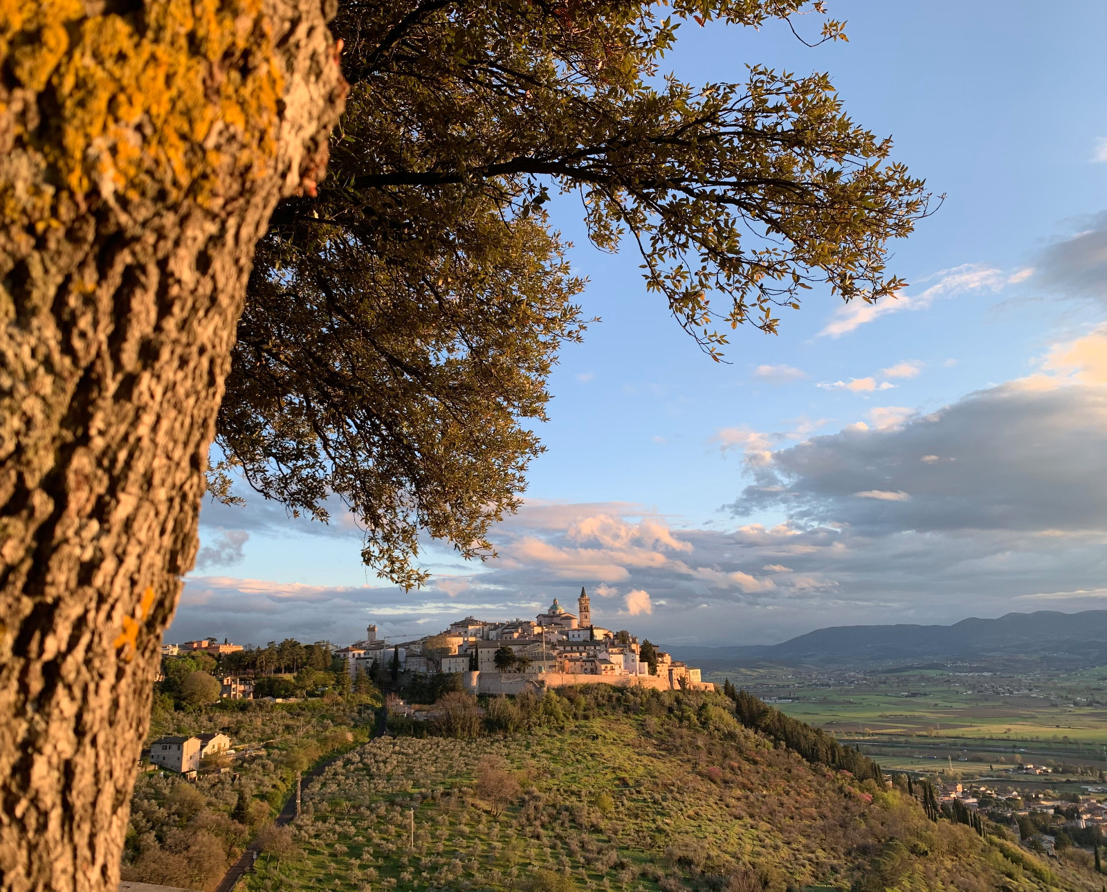 umbria-a-piedi-alla-scoperta-del-foliage-dei-boschi