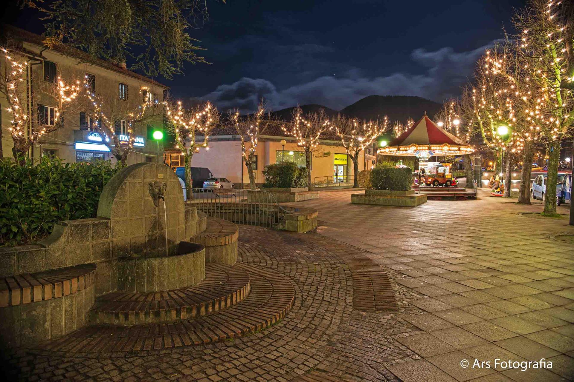 ad-arcidosso-gr-musica-spettacoli-di-luce-e-pattinaggio-per-aspettare-il-natale