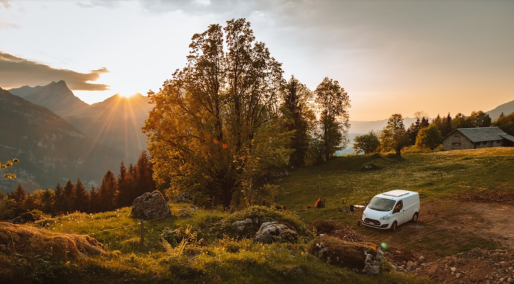 autunno-a-bordo-camper-itinerari-suggestivi-tra-foliage-vigneti-e-degustazioni