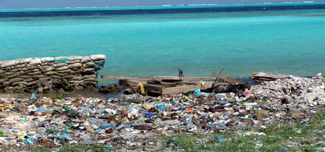 mare-plastica-e-discariche-il-male-ditalia