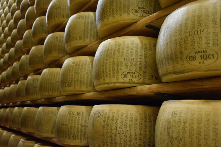 parmigiano-reggiano-in-pericolo-per-via-dei-costi