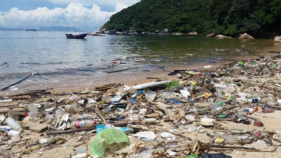 rifiuti-spiaggiati-legambiente-presenta-i-dati-beach-litter-2017